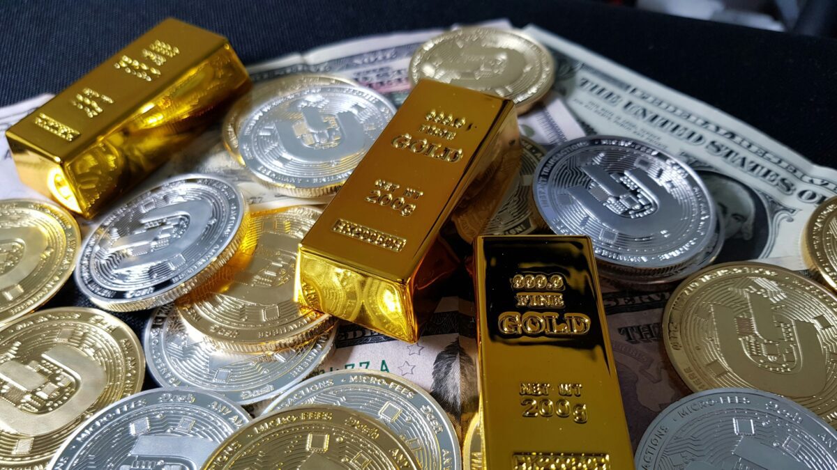 Gold Prices Fall in India; Silver Slumps Sharply as MCX Sees Heavy Selling